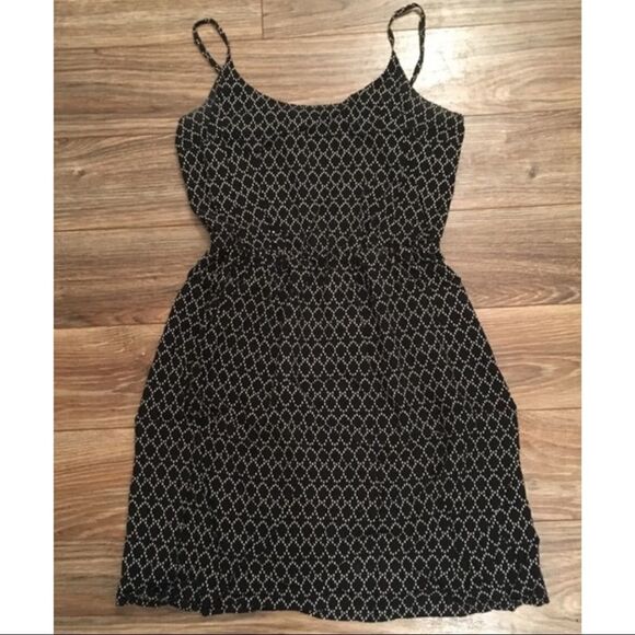 ✨ Old Navy black and white Strap dress✨ - Picture 2 of 4